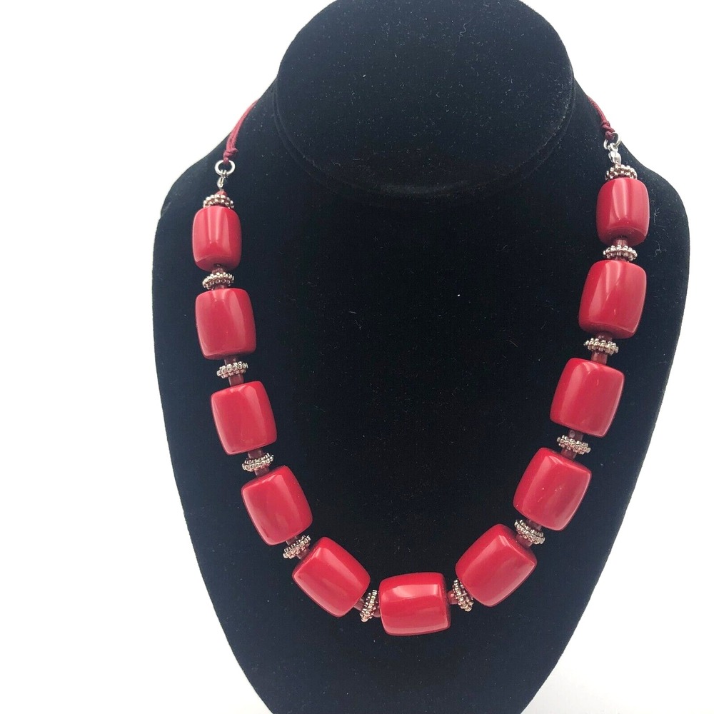 Retro 70's Lipstick Cato 1946 Red Bead Necklace Silvertone Lucite Chunky Classic